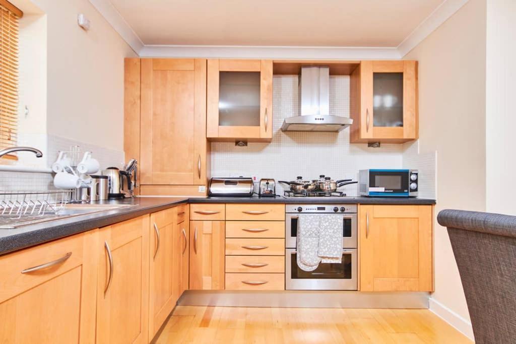 New - The Chique Scandic Cambridge Abode - Parking Экстерьер фото